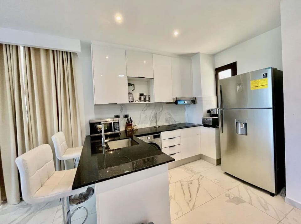 Full kitchen