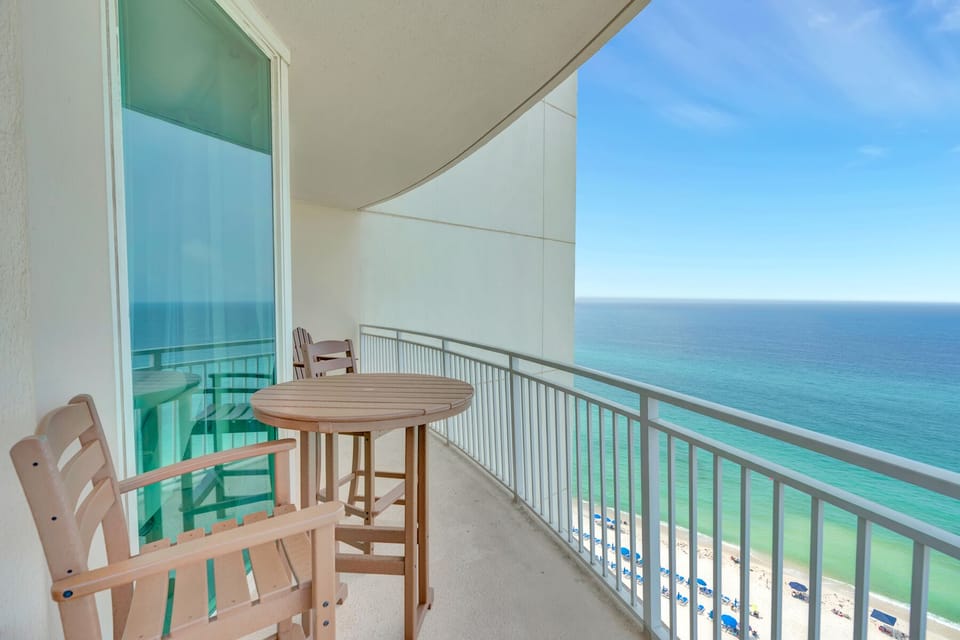 15th floor, CORNER UNIT, with rare wrap around balcony - VIEWS, VIEWS, VIEWS! 