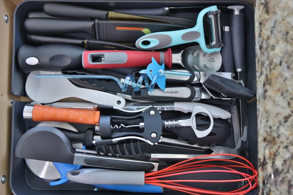All sorts of kitchen utensils