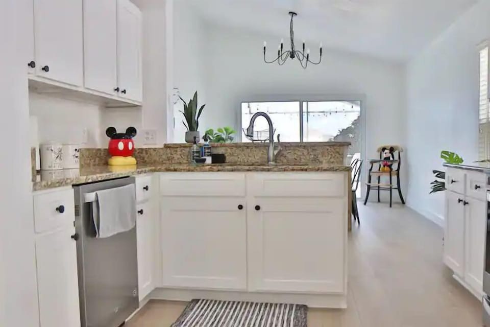 Full kitchen