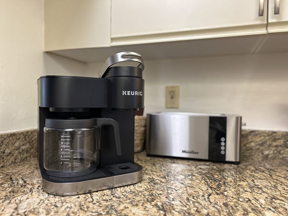 Coffee maker/Keurig combo and Mueller toaster