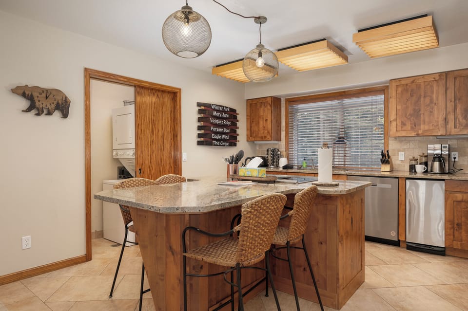 Kitchen w/ Washer & Dryer