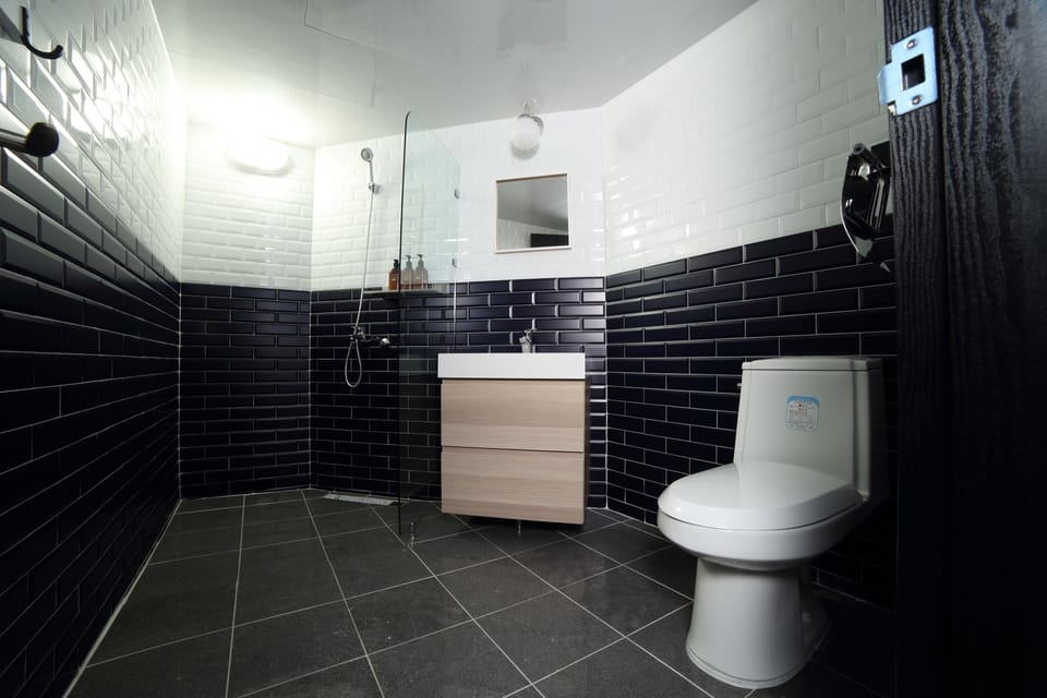 Triple Room (Base pax 3, Parking) | Bathroom | Hair dryer, slippers, towels