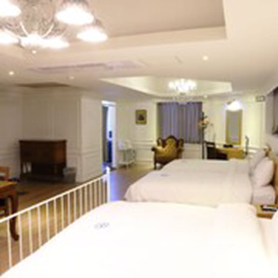 Suite (A, Base pax 5, Parking) | Egyptian cotton sheets, premium bedding, individually decorated