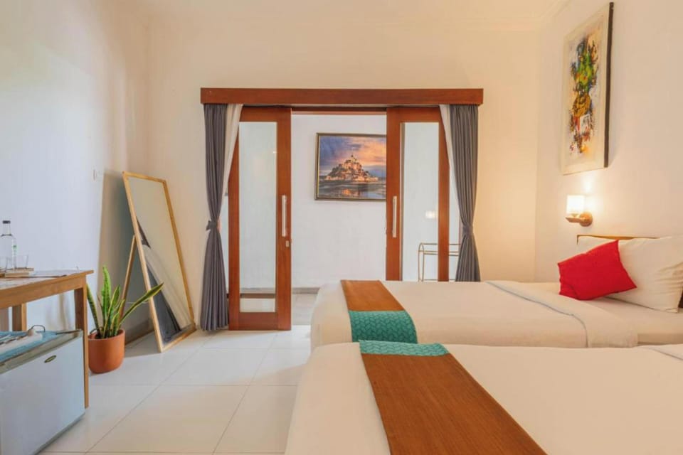 Deluxe Twin Room | Desk