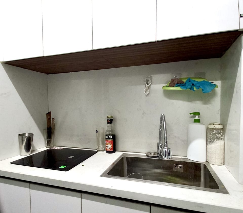 Microwave, stovetop, cookware/dishes/utensils, spices