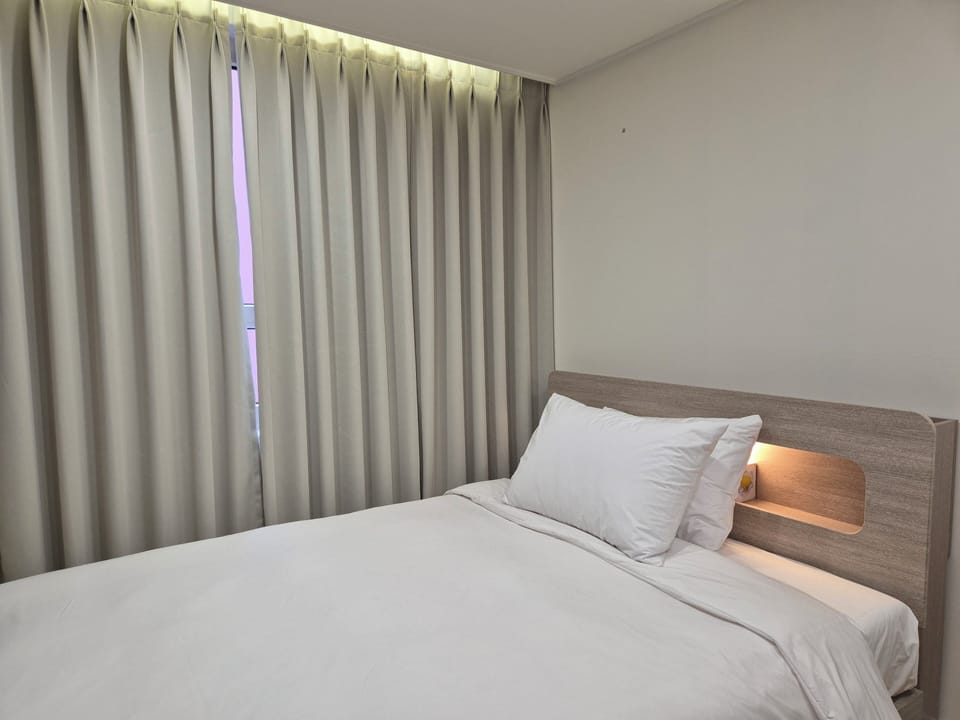 Standard Single Room | Premium bedding, down comforters, blackout drapes, soundproofing