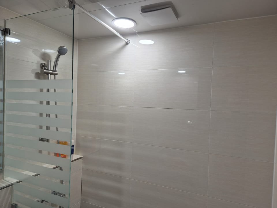 Shower, hair dryer, bathrobes, slippers