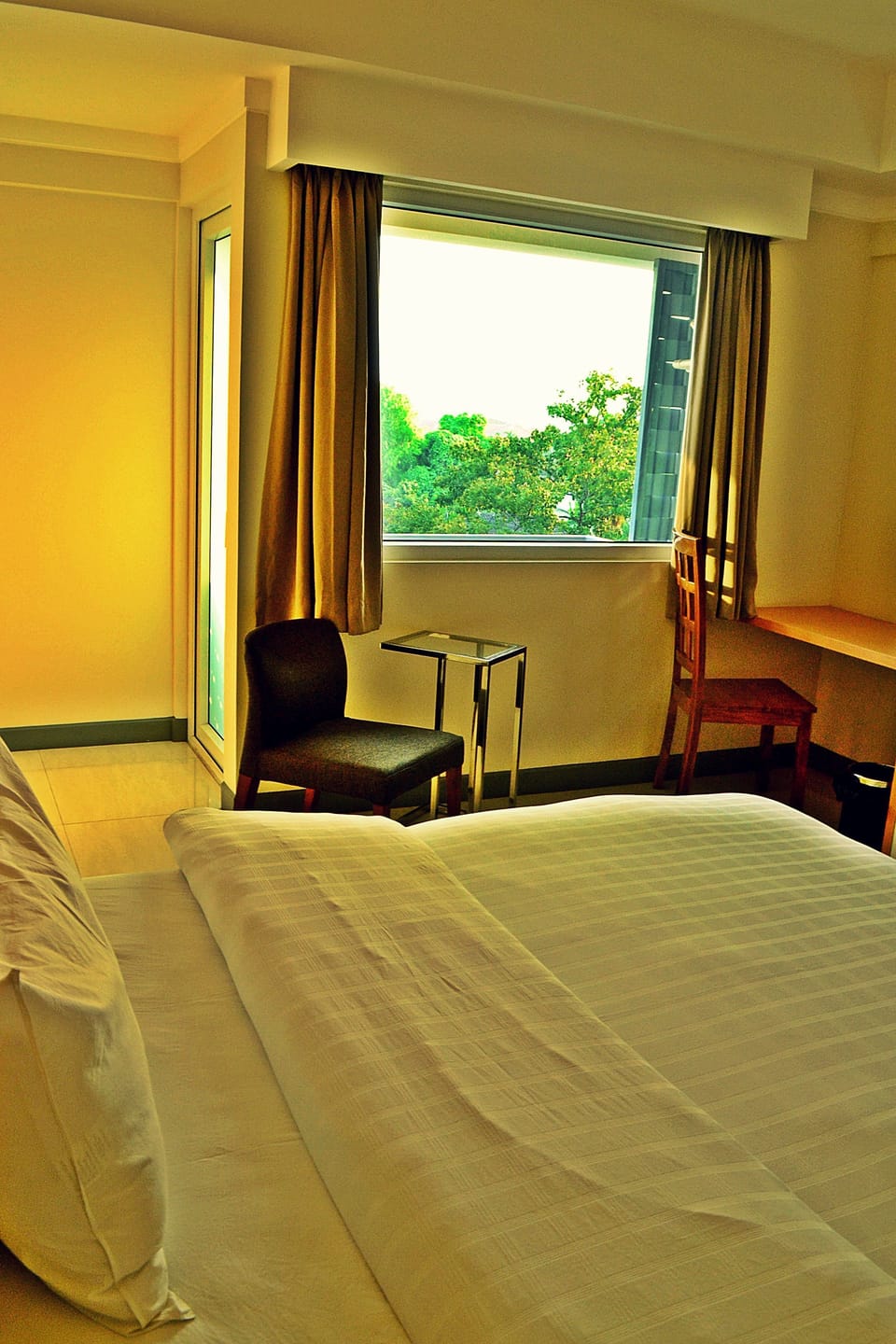 Executive Double Room, 1 Queen Bed, Non Smoking, Balcony | Premium bedding, in-room safe, desk, iron/ironing board (on request)