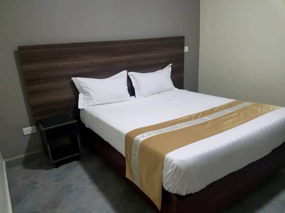 Standard Double Room | Individually decorated, individually furnished, desk, laptop workspace