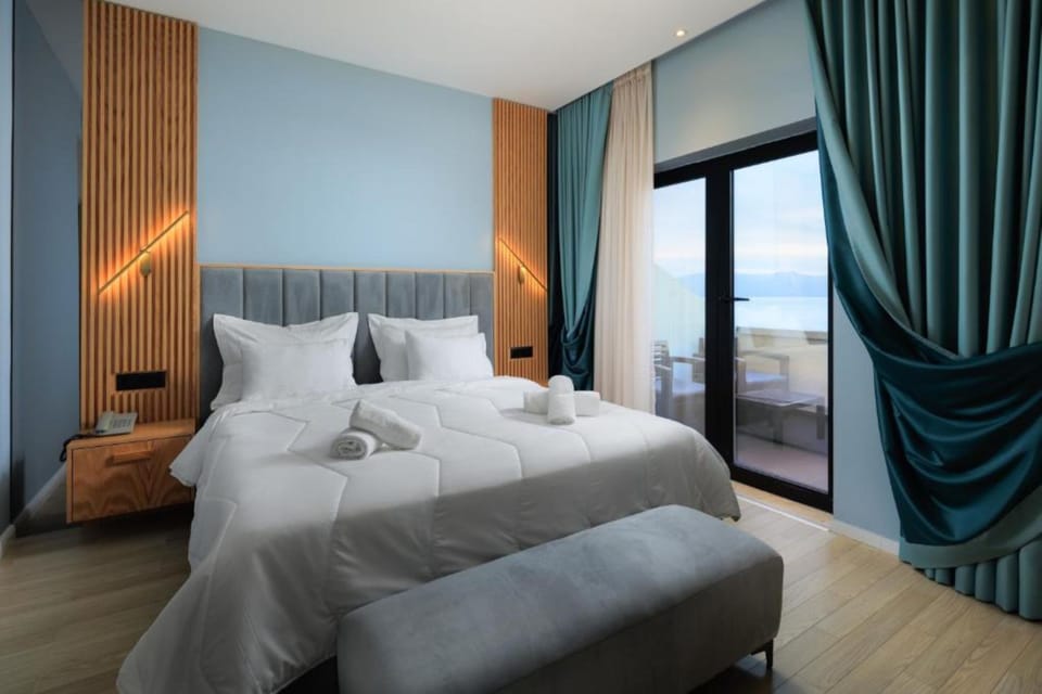 Superior Double Room with Full Sea View | Soundproofing, free WiFi