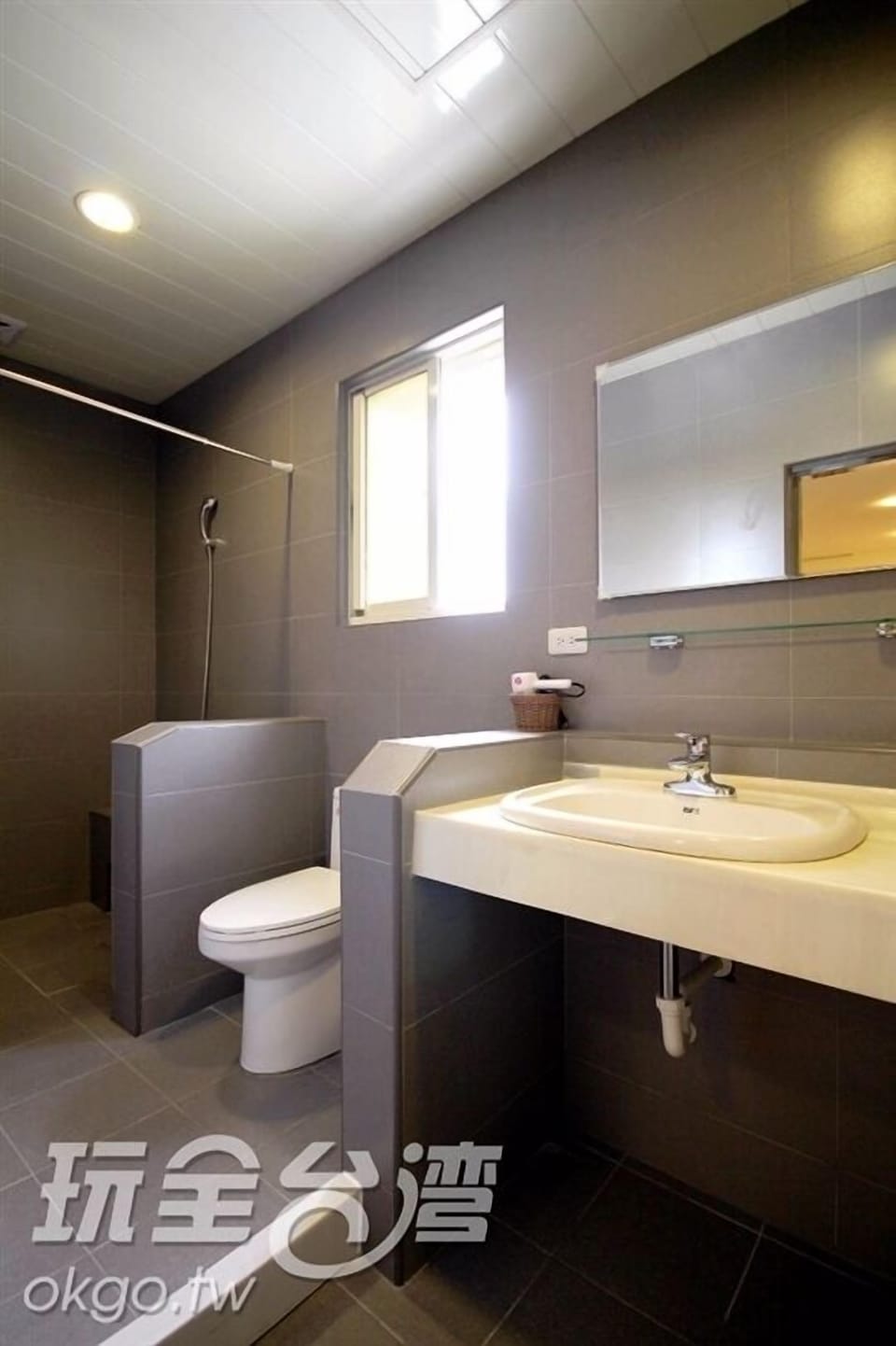 Standard Double Room | Bathroom | Shower, free toiletries, hair dryer, slippers