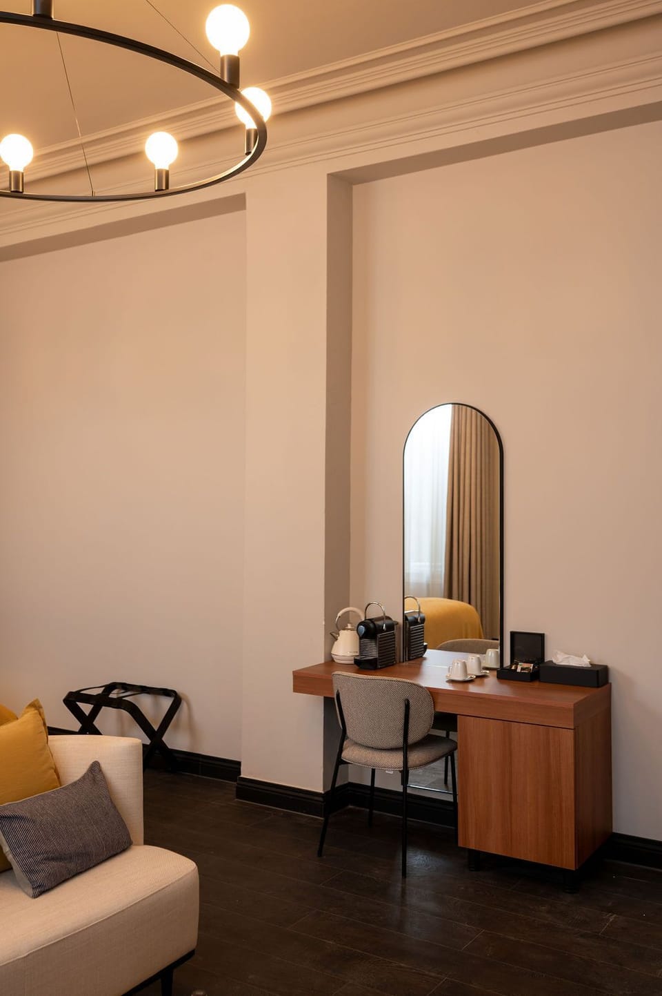 Senior Suite | In-room safe, desk, laptop workspace, cribs/infant beds