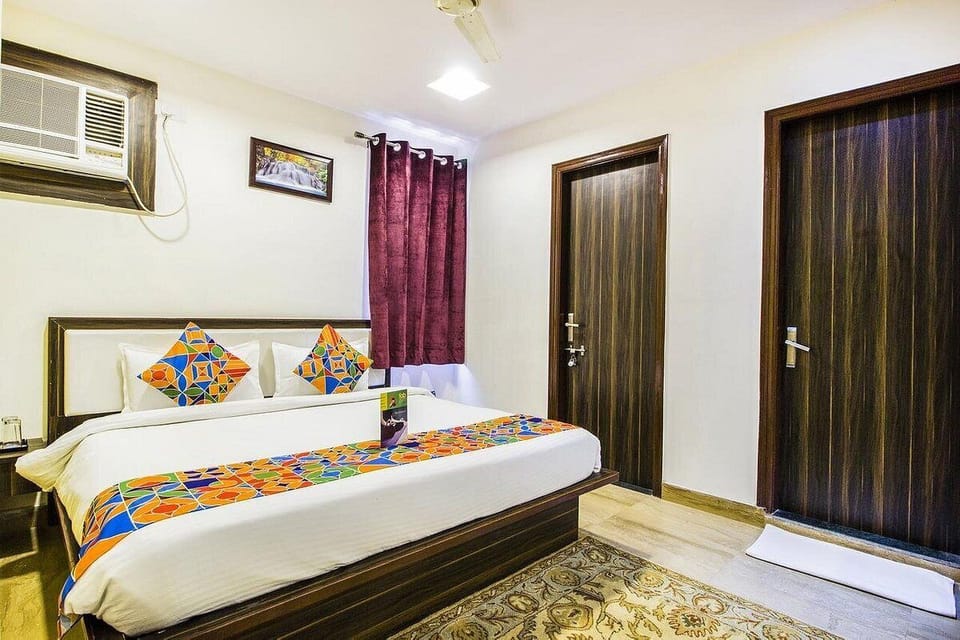 1 bedroom, pillowtop beds, desk, laptop workspace