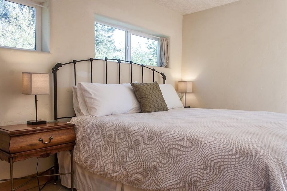 Second Bedroom - King Bed