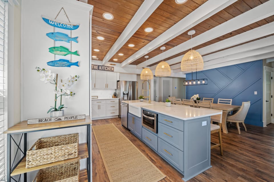 Plenty of counter space to cook together.