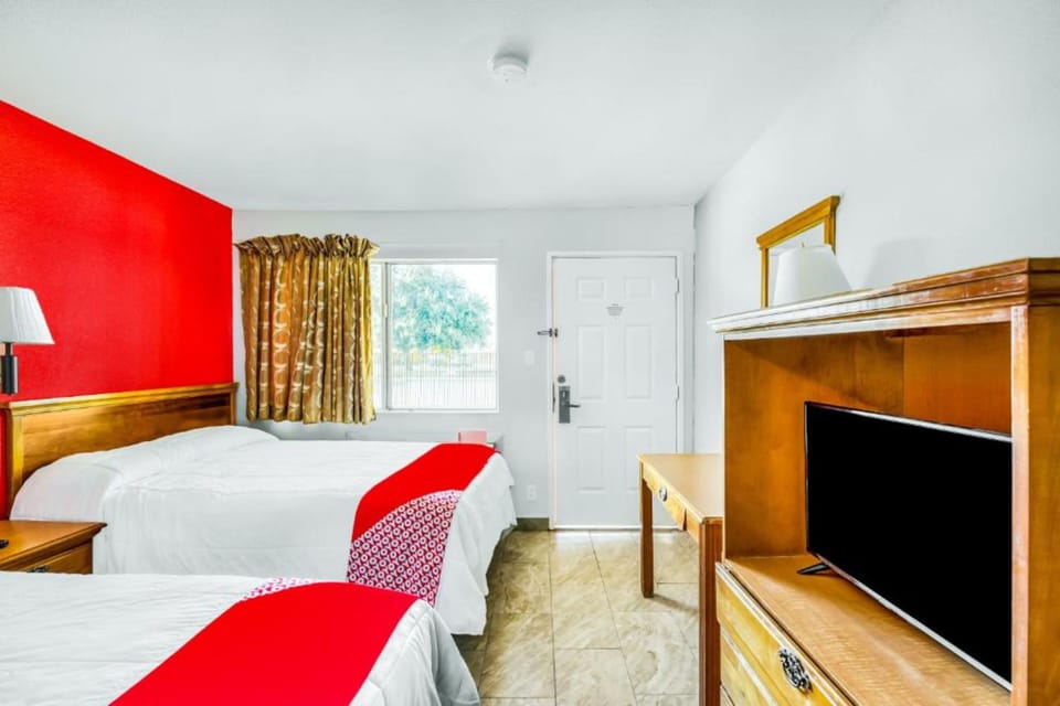 Room, 2 Double Beds | Free WiFi, bed sheets, wheelchair access