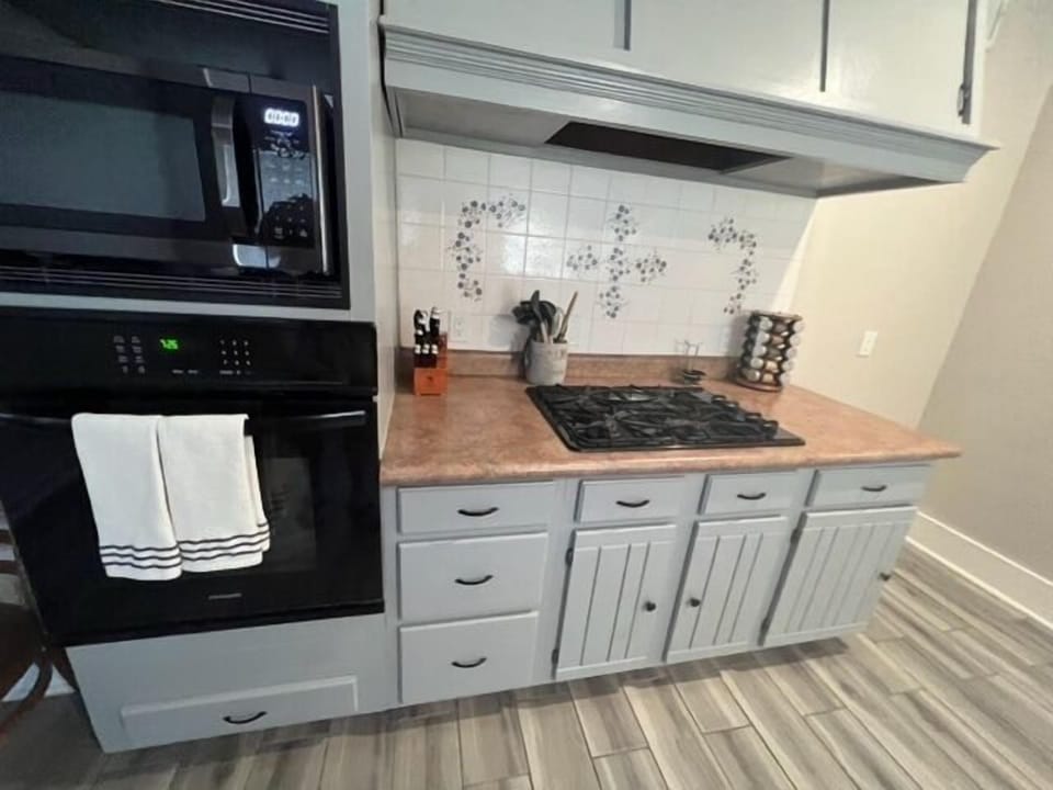 Microwave and Oven 