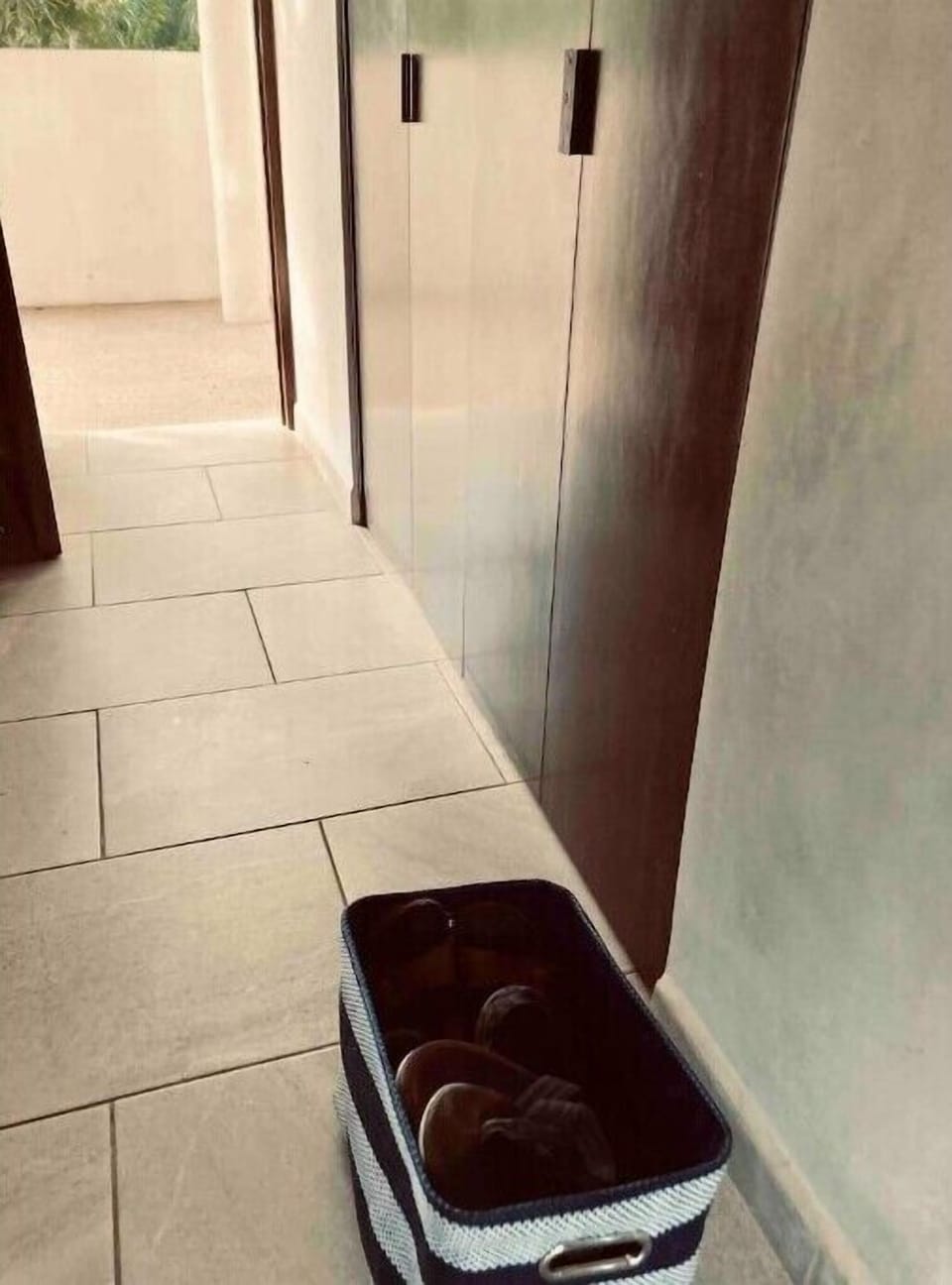Shoe-box to keep the sand and dirt out of the apartment.
