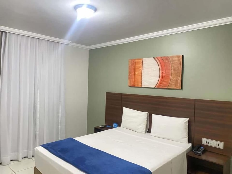 Executive Queen Apartment | Minibar, free WiFi
