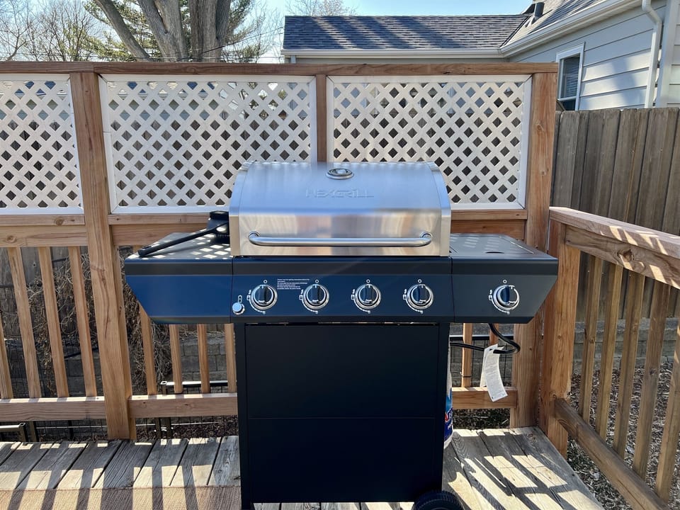 Grill available for your outdoor cookout when weather permits! Book your 2025 summer now!