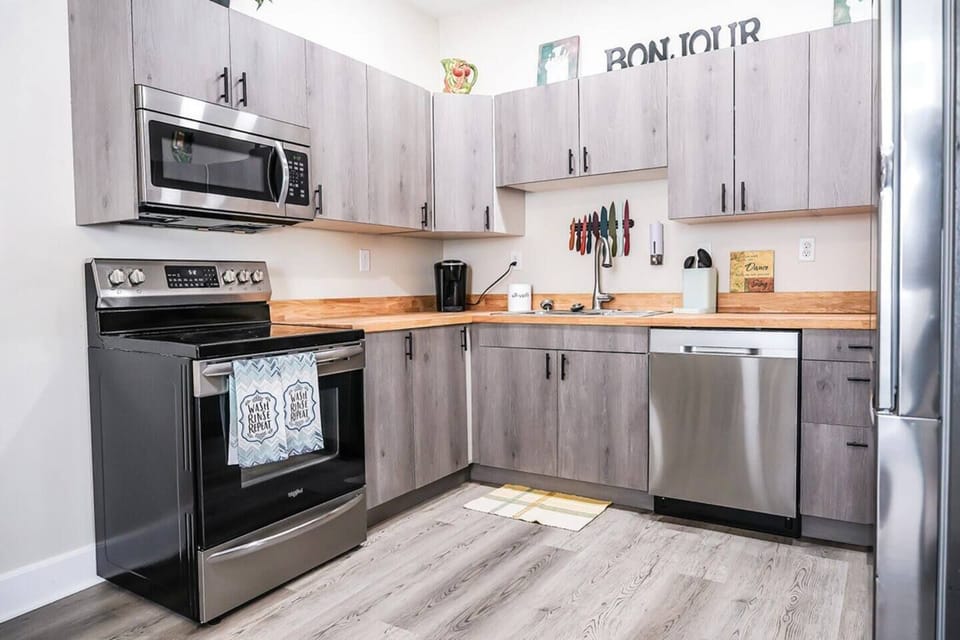 Open kitchen to Dining Room makes sharing easy