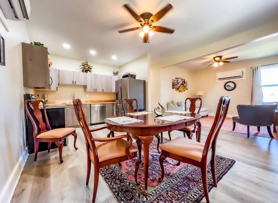 The dining room seats six could set up their computer