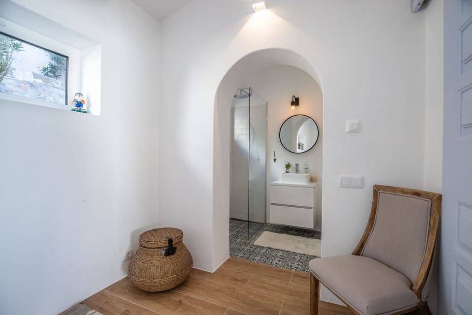The 2nd en-suite bathroom has a walk in shower and WC