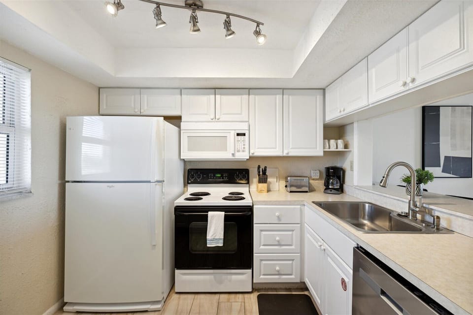 Fully equipped and stocked kitchen