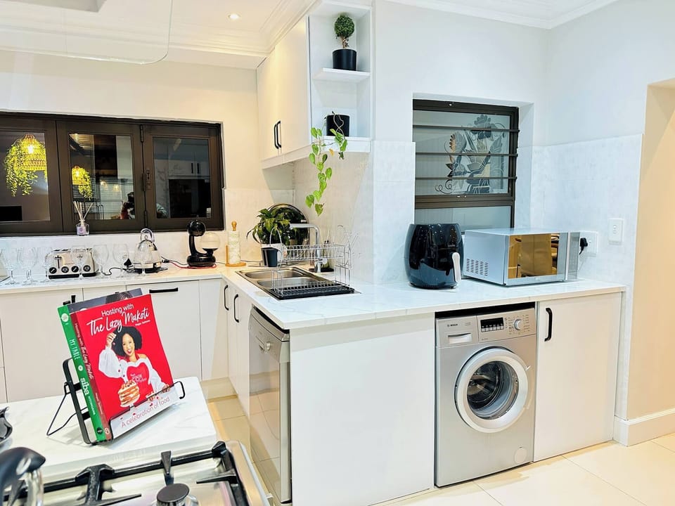 Apartment, 3 Bedrooms, Private Pool, Garden View | Interior