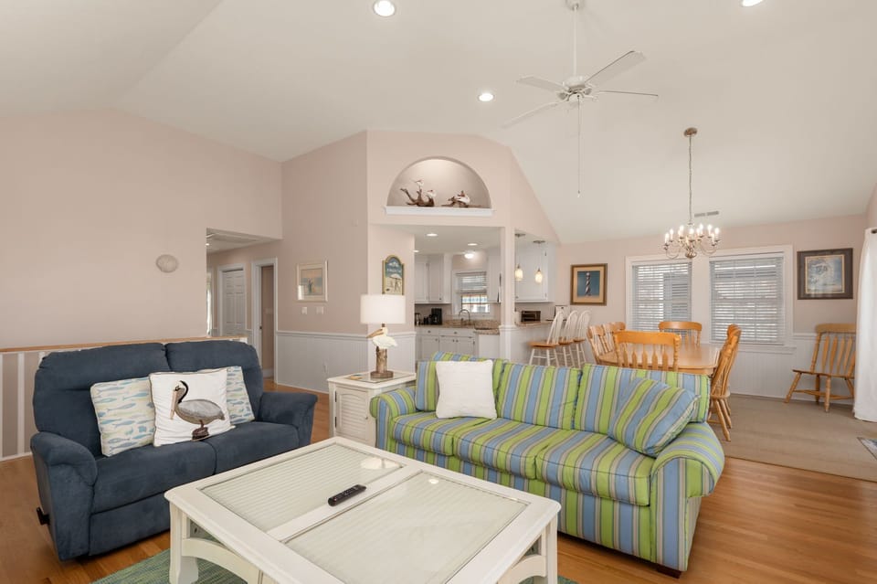 NH283: Pelican's Post | TL Living Area, Deck Access, Fireplace Not for Guest Use
