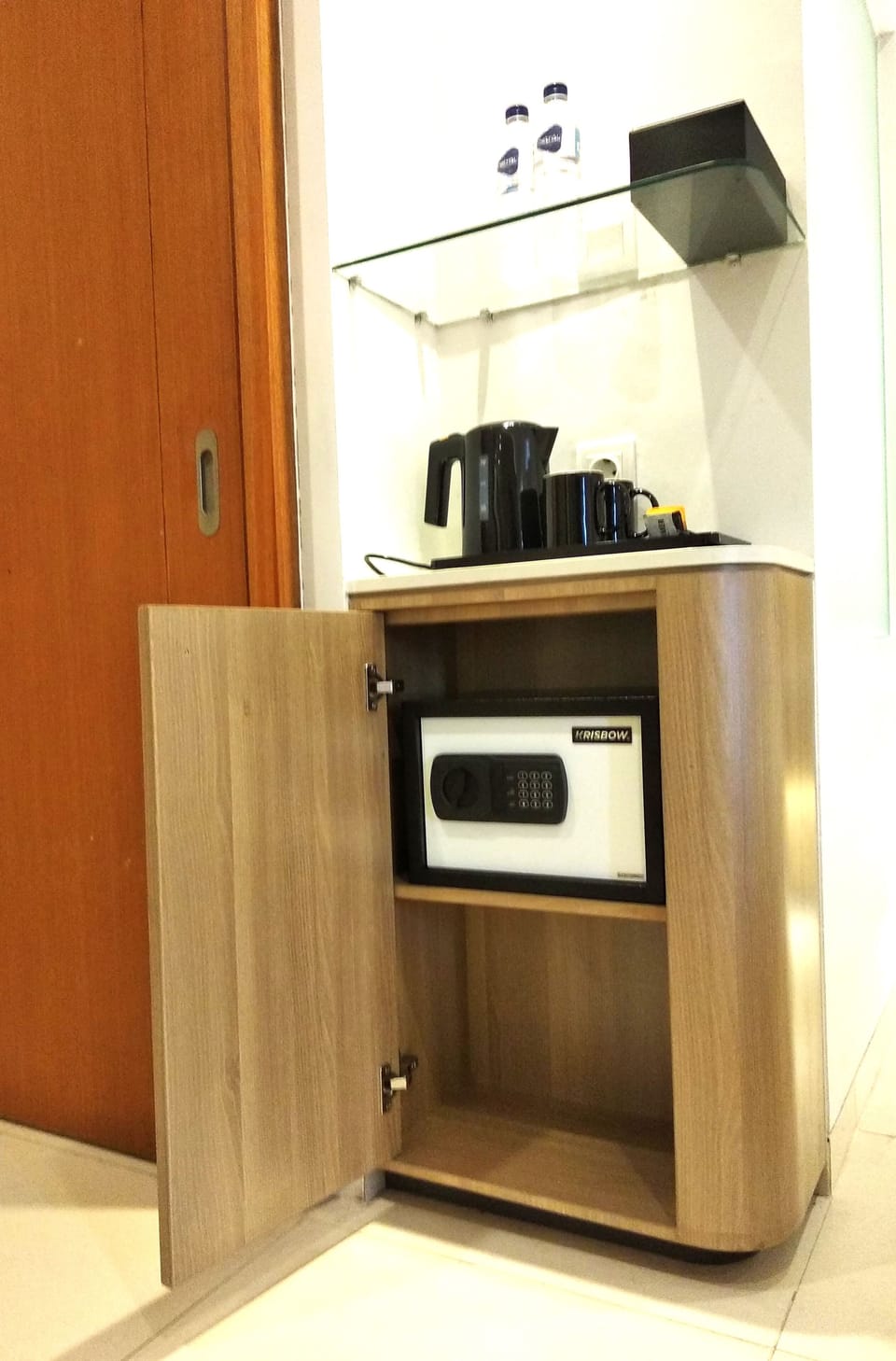 Premium bedding, in-room safe, laptop workspace, soundproofing