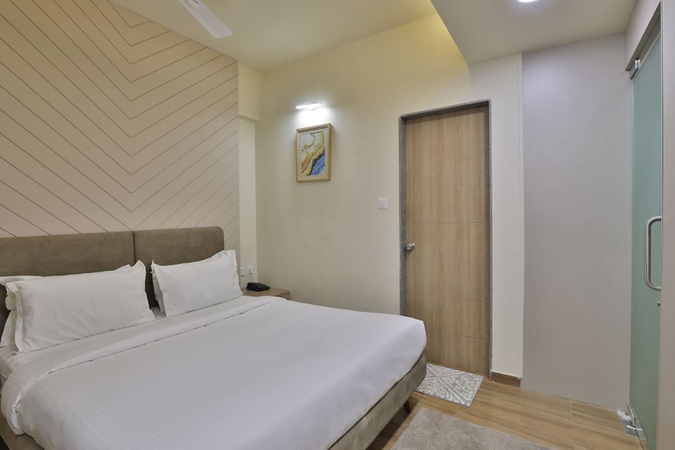 4 bedrooms, in-room safe, blackout drapes, iron/ironing board