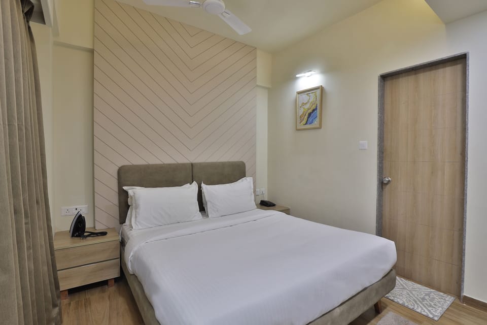 4 bedrooms, in-room safe, blackout drapes, iron/ironing board