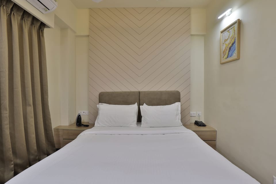 4 bedrooms, in-room safe, blackout drapes, iron/ironing board
