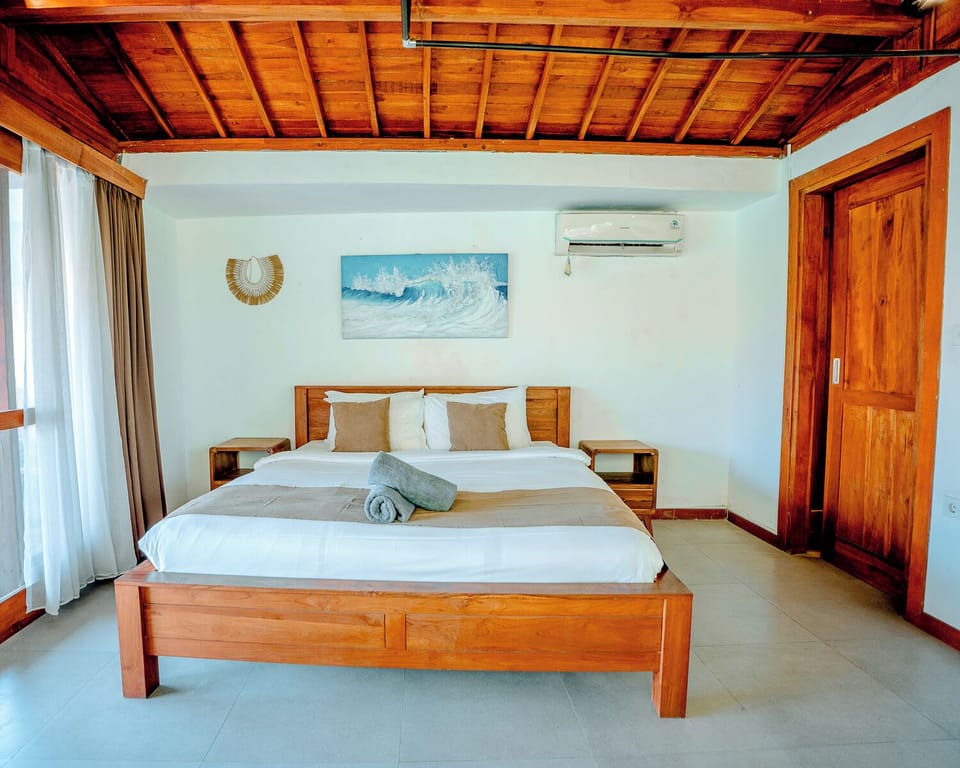 Standard Room With Balcony | 1 bedroom, desk
