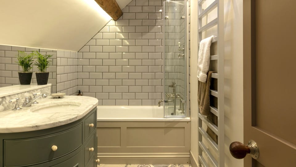 En-suite to the Spire Room, Beaufort Farmhouse, Bolthole Retreats