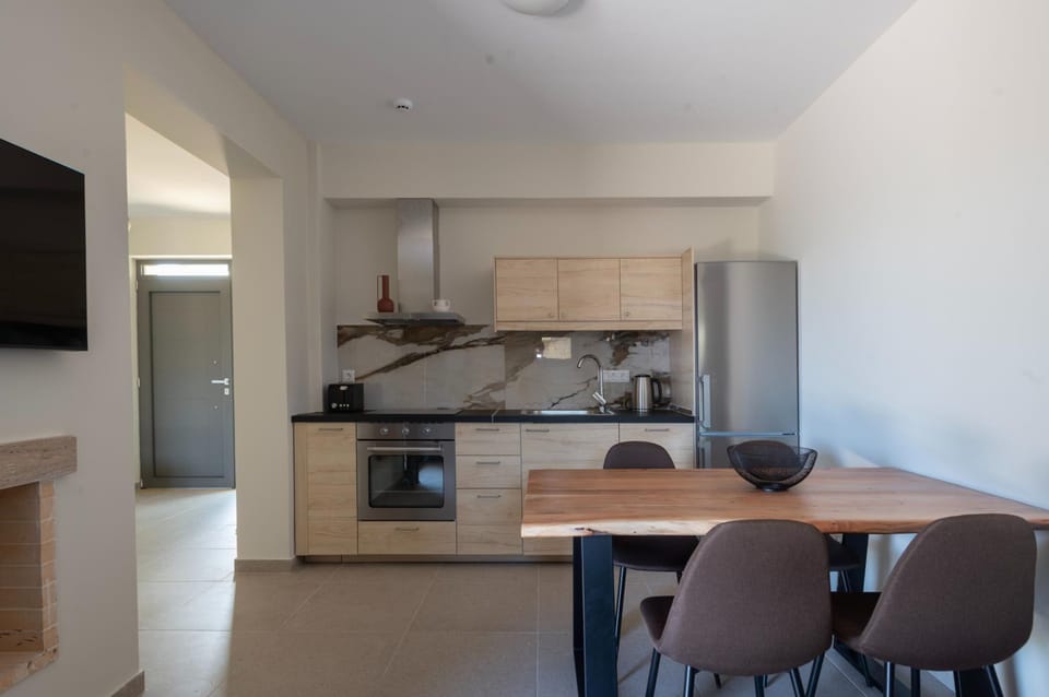 House, Smoking | 7 bedrooms, desk