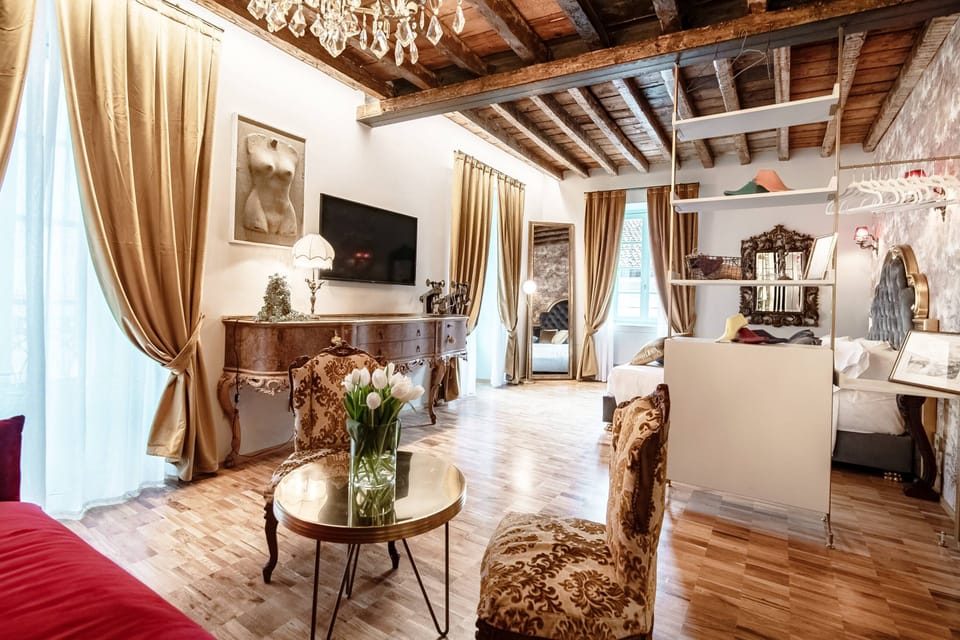 Deluxe Suite | Living area | 40-inch LED TV with satellite channels