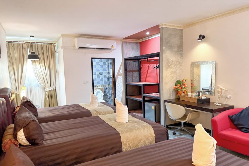 Triple Room | Desk, rollaway beds, free WiFi, bed sheets
