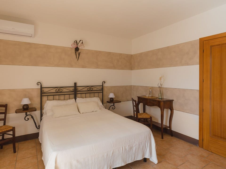 Standard Double Room | Minibar, WiFi (free)