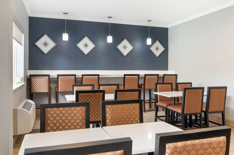 Free daily self-serve breakfast