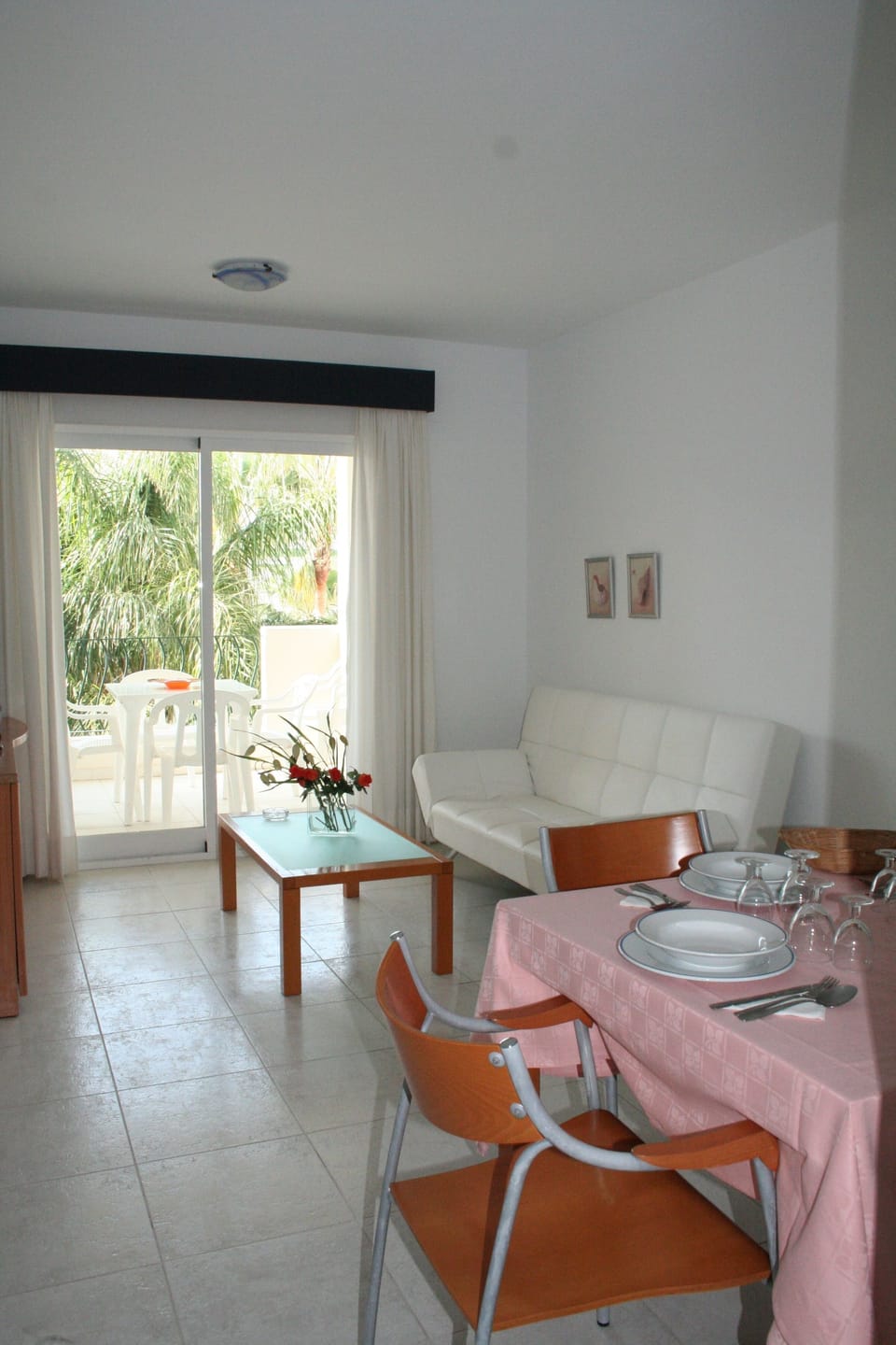 Standard Apartment, 2 Bedrooms, Pool View, Beachside | Living room | TV