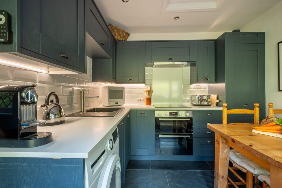 Potter's Wheel  Dining Kitchen