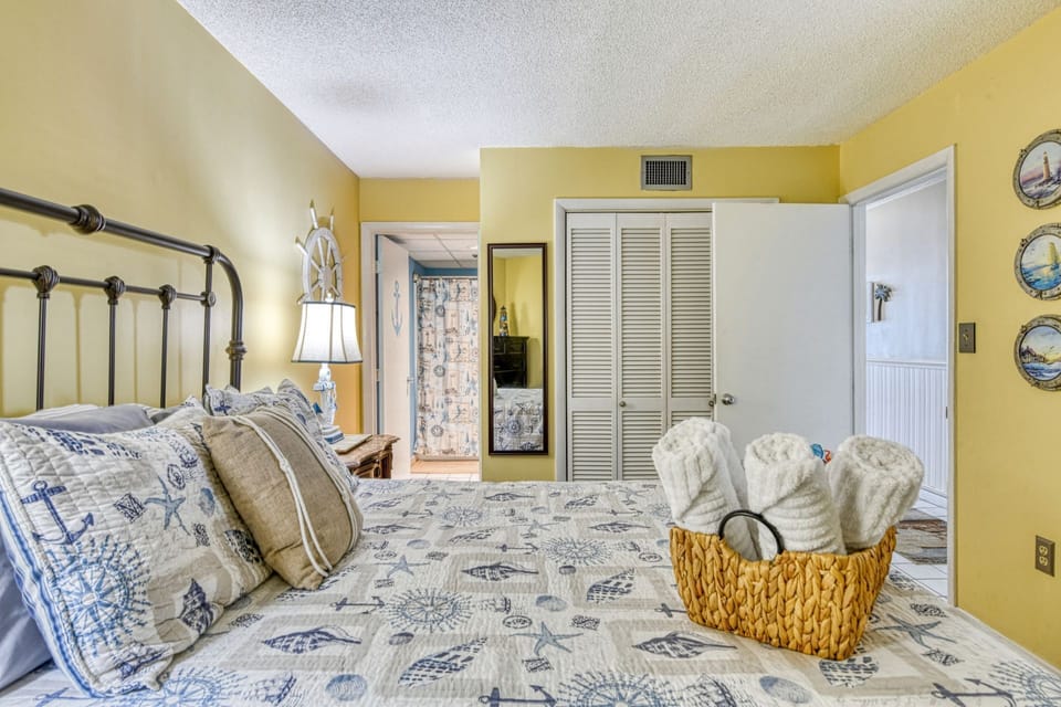 Royal Garden Resort 702
