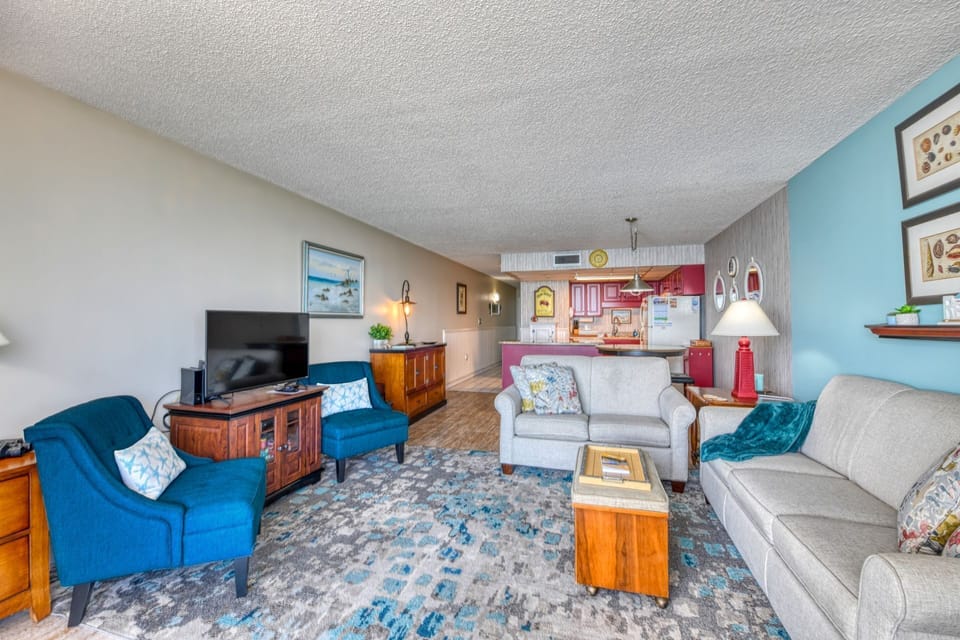 Royal Garden Resort 702