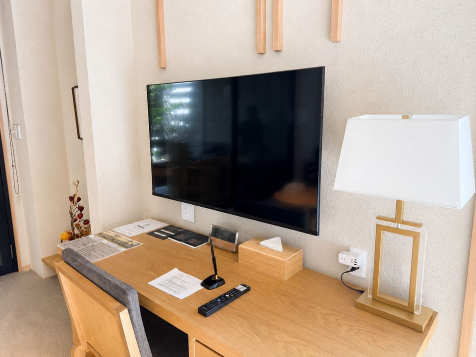 Deluxe Double or Twin Room | Down comforters, in-room safe, laptop workspace, blackout drapes