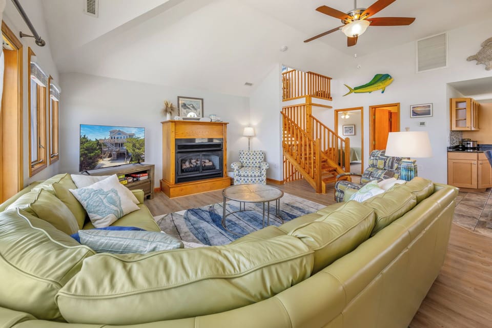 Surf or Sound Realty - 1155 - Hatteras Hideout - Great Room -1