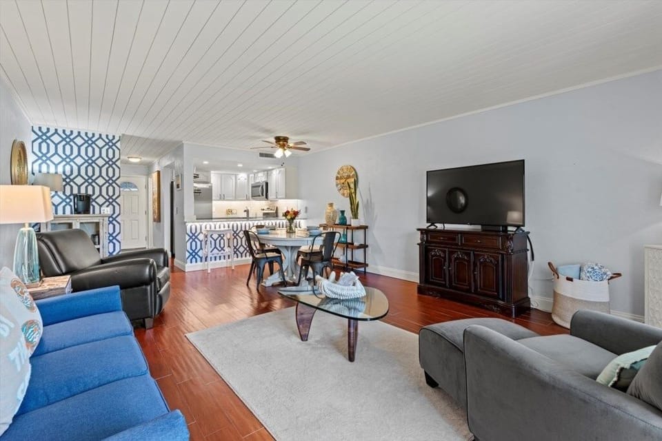 Condo, 2 Bedrooms | Living area