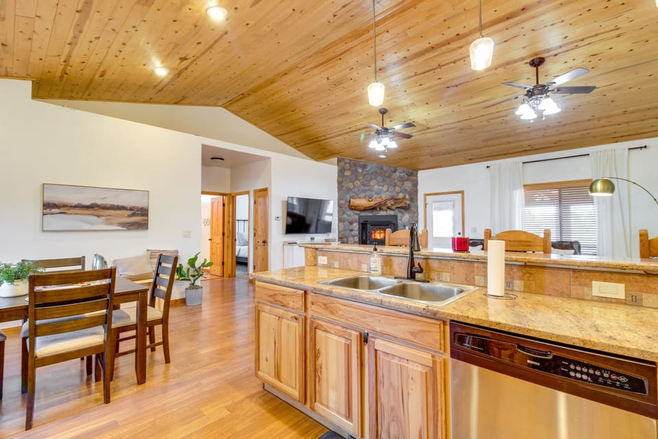 House (3 Bedrooms) | Interior